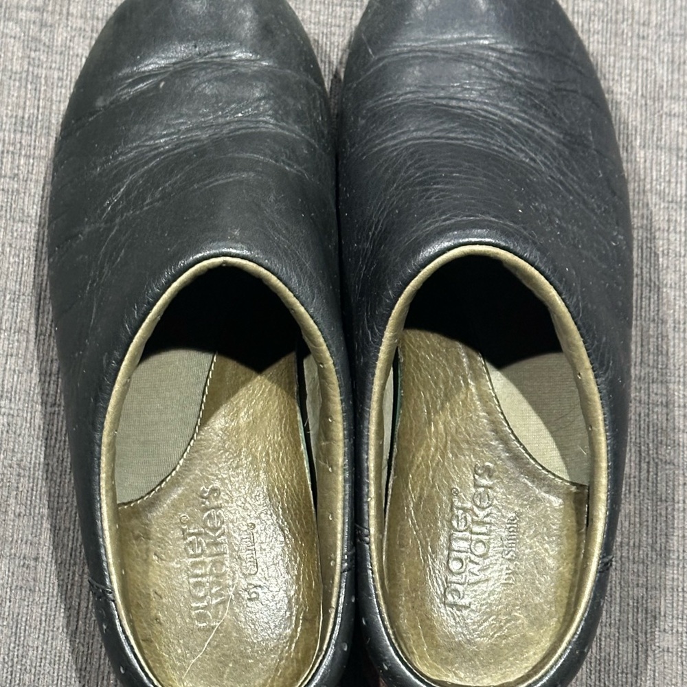 Simple Planet Walkers Black Leather Clogs